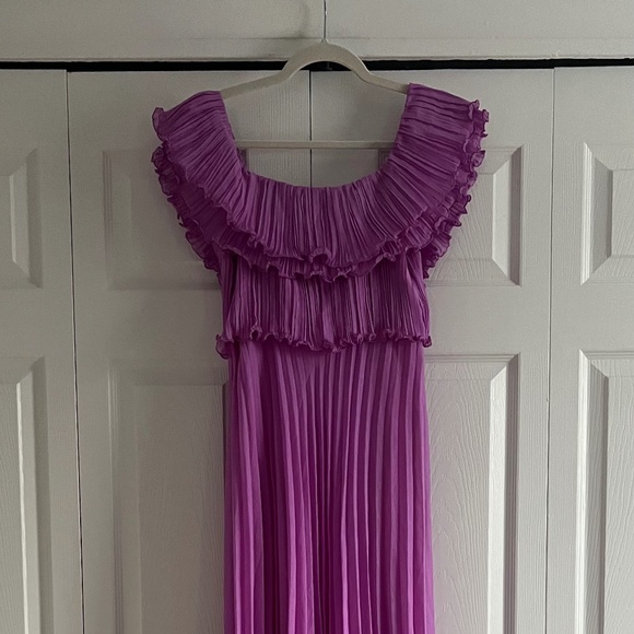 Halston Off-the-shoulder Plissé-georgette Gown - Picture 3 of 3